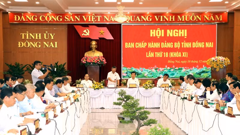 Quang cảnh hội nghị Ban Chấp hành Đảng bộ tỉnh Đồng Nai lần thứ 18 (khóa XI).