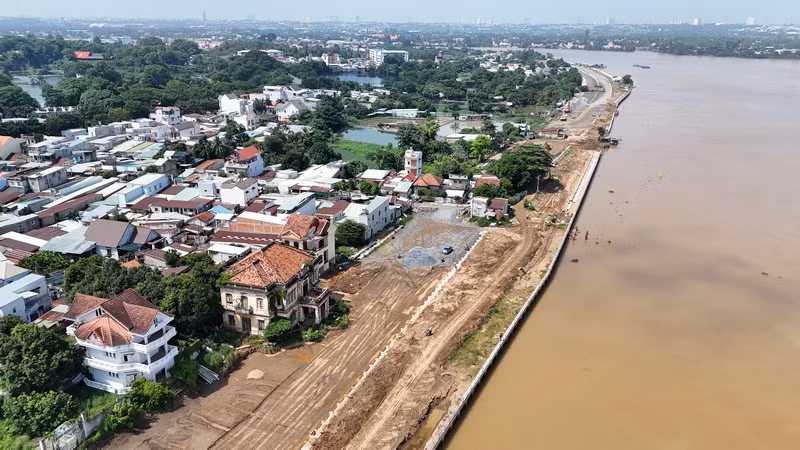 Trong 4 phương án Sở Xây dựng Đồng Nai đề xuất phương án 2 giữ lại ngôi biệt thự cổ và không ảnh hưởng nhiều tiến độ đường ven sông và kinh phí phát sinh thấp.