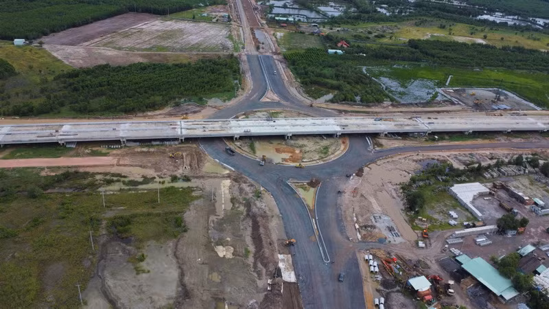 Nhiều tuyến đường giao thông kết nối đang được đầu tư xây dựng, đẩy nhanh tiến độ trên địa bàn huyện Nhơn Trạch.