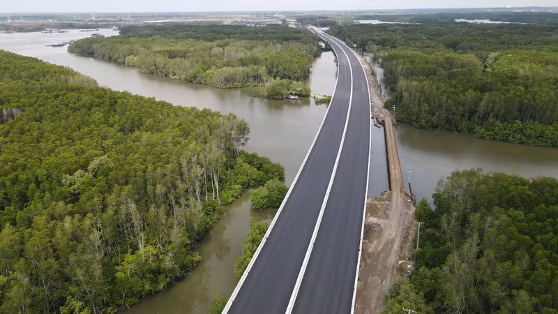 Đường cao tốc Bến Lức - Long Thành, đoạn qua địa phận tỉnh Đồng Nai sắp hoàn thành.