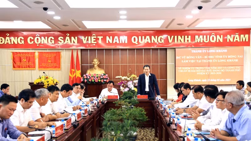 Quang cảnh buổi làm việc.