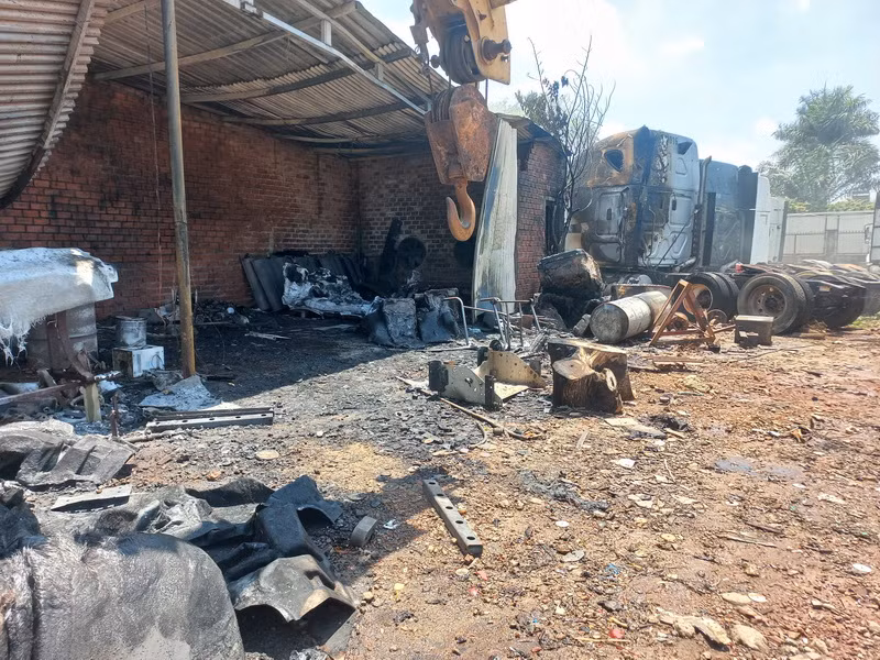 Nhiều tài sản bị cháy rụi.