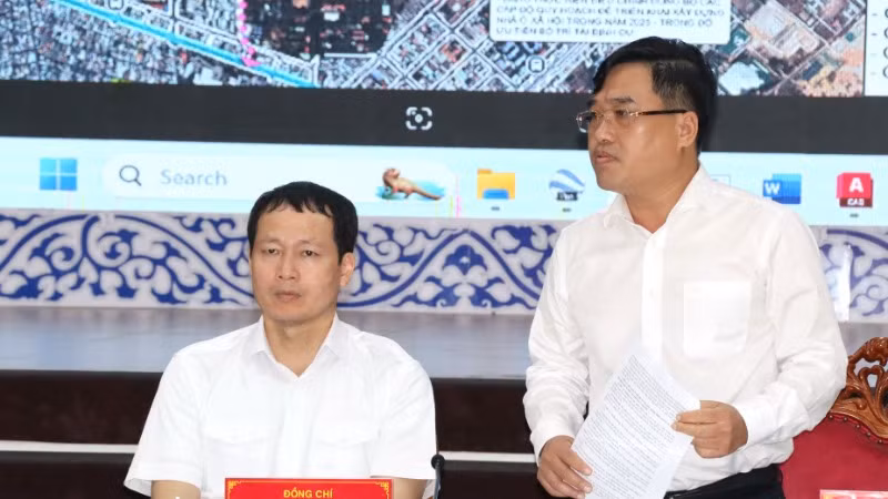 Đồng chí Hồ Văn Nam, Ủy viên Ban Thường vụ Tỉnh ủy, Bí thư Thành ủy Biên Hòa nêu kiến nghị tại buổi làm việc.