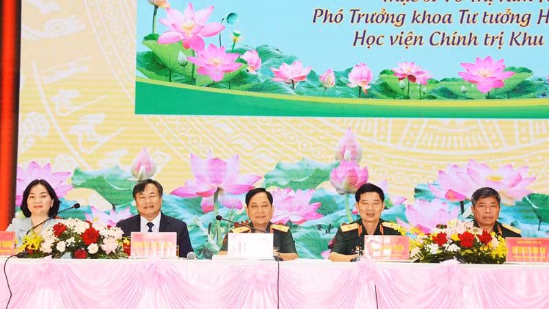 Các đồng chí chủ trì hội thảo. 