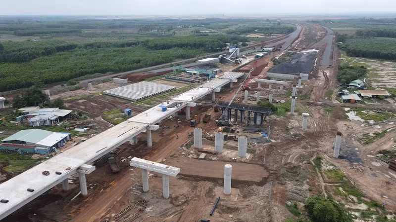 Đường giao thông T1 kết nối sân bay Long Thành đang gấp rút thi công.