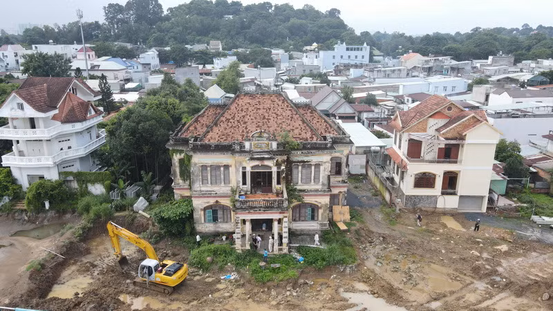 Nhiều ý kiến đề nghị cần tìm phương án giữ lại công trình kiến trúc “nhà lầu ông Phủ”.