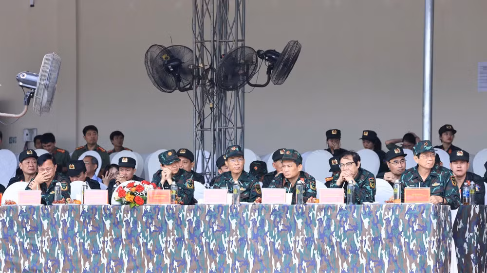 Các đồng chí lãnh đạo tỉnh Đồng Nai tham dự khai mạc diễn tập khu vực phòng thủ. Lực lượng Cảnh sát cơ động tham gia diễn tập khu vực phòng thủ tỉnh Đồng Nai năm 2024.