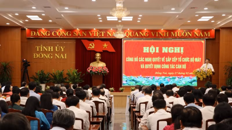 Bí thư Tỉnh ủy Đồng Nai Vũ Hồng Văn phát biểu chỉ đạo tại Hội nghị công bố các quyết định về sắp xếp tổ chức bộ máy ngày 27/2.