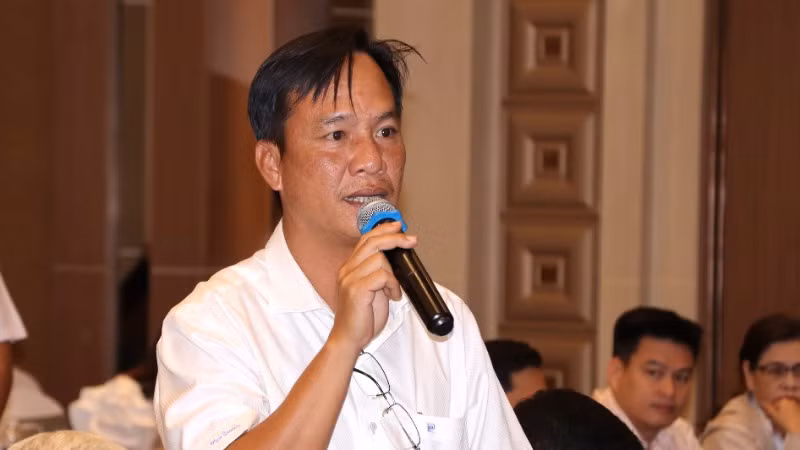 Một doanh nghiệp nêu kiến nghị tại buổi đối thoại.