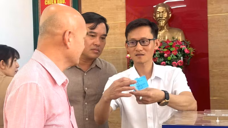 Người dân bốc thăm nhận suất tái định cư dự án cao tốc Biên Hòa-Vũng Tàu.