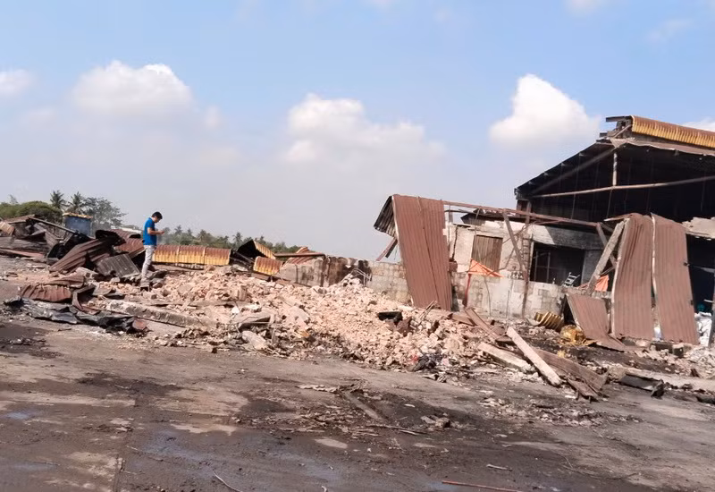 Tháo dỡ toàn bộ công trình trên mặt bằng Công ty cổ phần kim khí Long An.