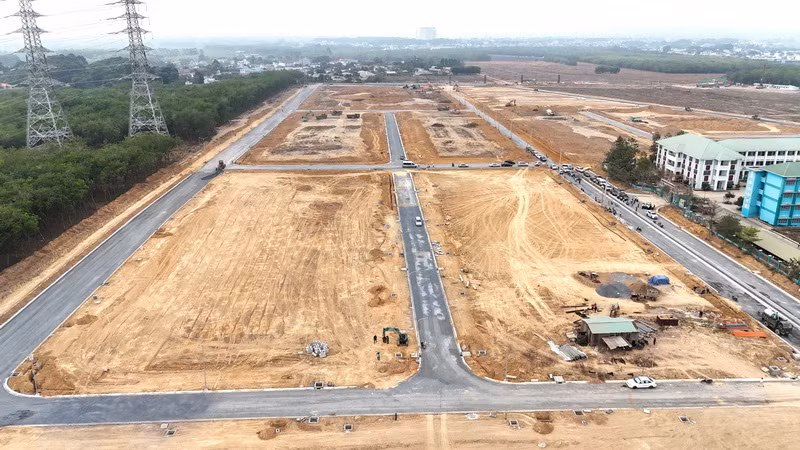 Khu tái định cư Long Đức đang được gấp rút hoàn thành hạ tầng kỹ thuật phục vụ người dân di dời để làm đường cao tốc Biên Hòa-Vũng Tàu.