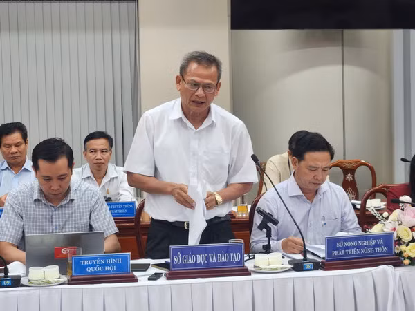 Phó Giám đốc Sở Giáo dục và Đào tạo Đồng Nai Võ Ngọc Thạch thông tin mức hỗ trợ từng đối tượng giáo viên theo dự thảo nghị quyết.