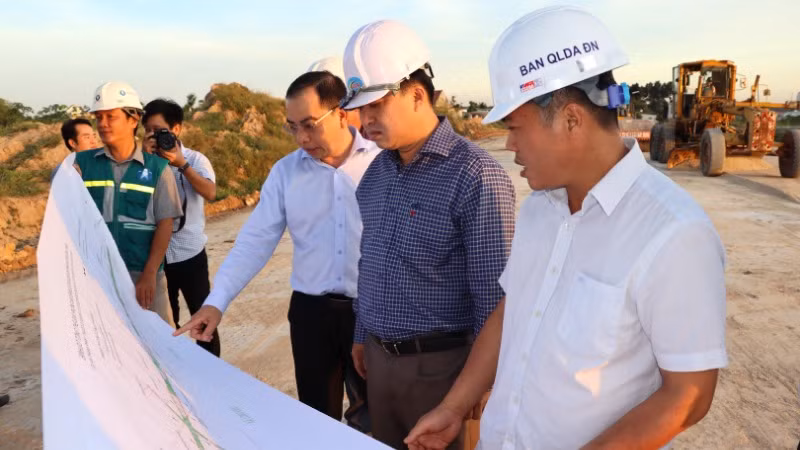 Lãnh đạo Ủy ban nhân dân tỉnh Đồng Nai kiểm tra tiến độ một dự án trọng điểm trên địa bàn huyện Long Thành.