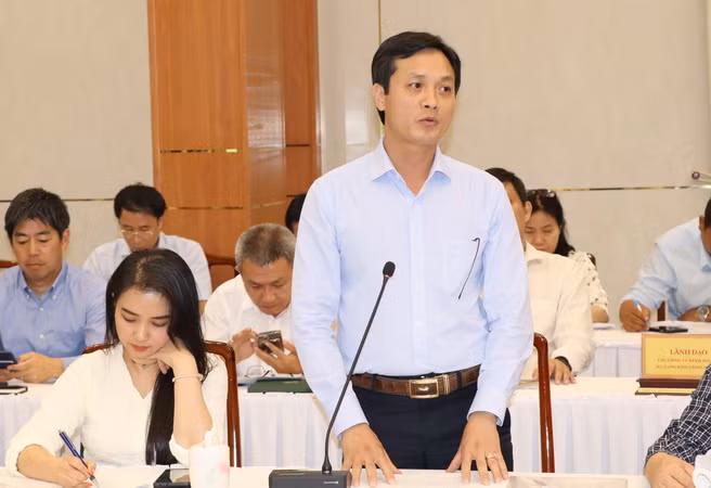 Tổng Giám đốc Công ty Cổ phần khu công nghiệp Hố Nai Nguyễn Công Định nêu kiến nghị với lãnh đạo tỉnh Đồng Nai.