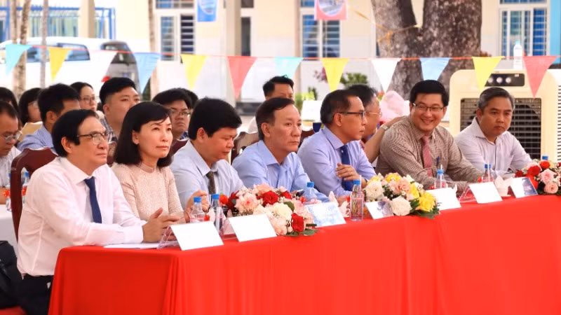 Lãnh đạo tỉnh Đồng Nai và các sở, ngành tham dự buổi lễ.