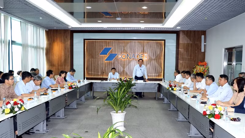 Phó Bí thư Tỉnh ủy, Chủ tịch Ủy ban nhân dân tỉnh Đồng Nai Võ Tấn Đức làm việc với Tổng Công ty Sonadezi về kết quả sản xuất kinh doanh năm 2024 vào chiều 31/12.