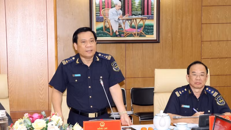 Cục trưởng Cục Hải quan tỉnh Đồng Nai Lê Văn Thung báo cáo một số kết quả thực hiện cải cách thủ tục hành chính.