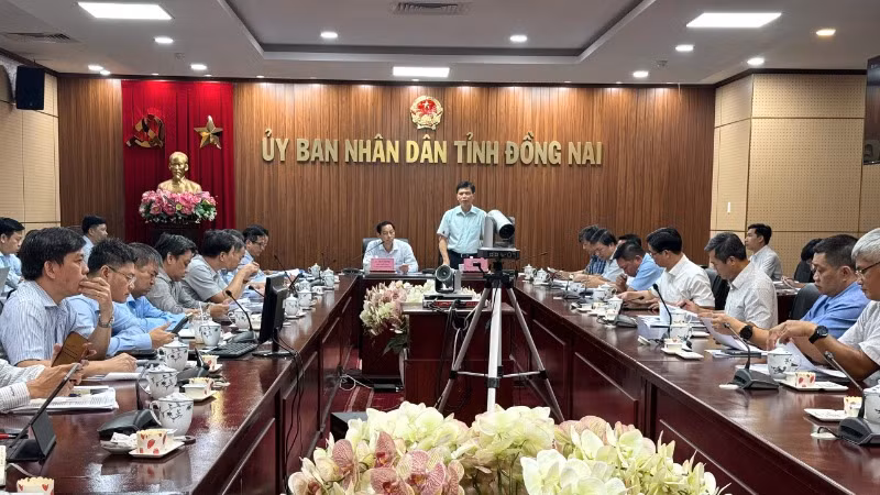 Thứ trưởng Giao thông vận tải Lê Anh Tuấn phát biểu tại buổi làm việc.