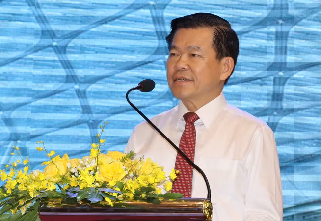 Bí thư Tỉnh ủy Đồng Nai Nguyễn Hồng Lĩnh phát biểu tại hội nghị.