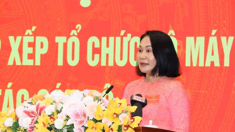 Giám đốc Sở Ngoại vụ Đồng Nai Đặng Thanh Thủy phát biểu cảm ơn lãnh đạo tỉnh và đồng nghiệp đã hỗ trợ để hoàn thành tốt nhiệm vụ trong quá trình công tác.