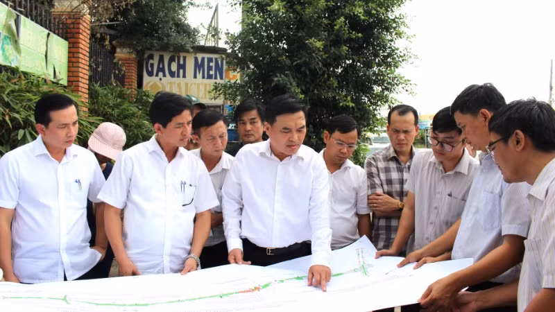 Lãnh đạo Thành ủy, Ủy ban nhân dân thành phố Biên Hòa liên tục kiểm tra tiến độ hiện trường giải phóng mặt bằng cao tốc Biên Hòa-Vũng Tàu, đoạn qua địa bàn Phước Tân.