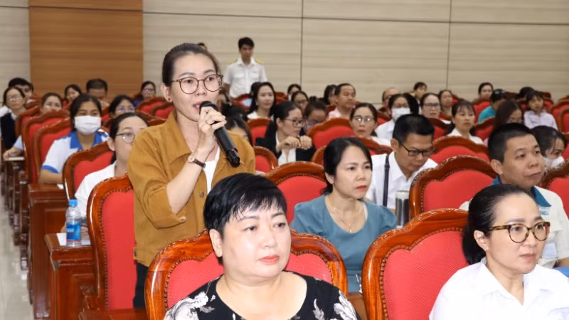 Đại diện doanh nghiệp nêu kiến nghị tại buổi đối thoại.