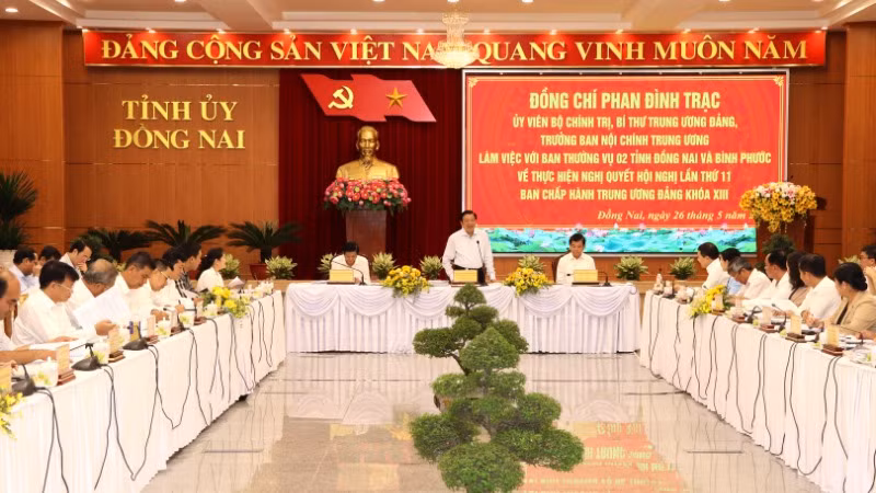 Quang cảnh buổi làm việc của Đoàn công tác Bộ Chính trị với Ban Thường vụ Tỉnh ủy hai tỉnh Đồng Nai và Bình Phước.