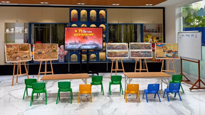 Phụ san của Báo Nhân Dân được sử dụng làm giáo cụ trực quan phục vụ giảng dạy lịch sử.