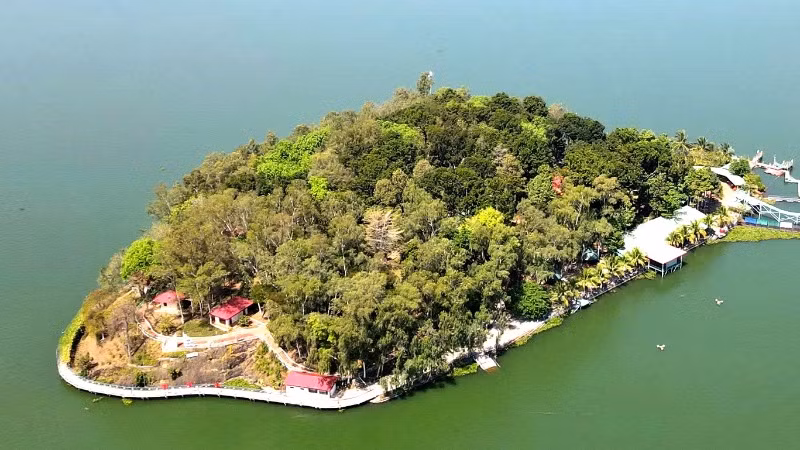 Đảo Ó nằm giữa lòng hồ Trị An được Công ty Cường Thuận IDICO kinh doanh du lịch từ năm 2019 đến đầu tháng 3 thì bị buộc tạm dừng hoạt động.