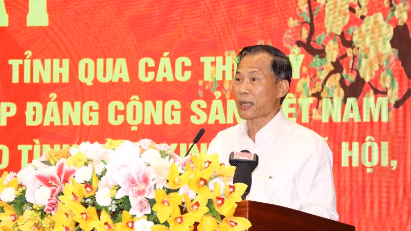 Đồng chí Phạm Xuân Hà, Ủy viên Ban Thường vụ Tỉnh ủy, Trưởng Ban Tuyên giáo Tỉnh ủy phát biểu tại buổi họp mặt.