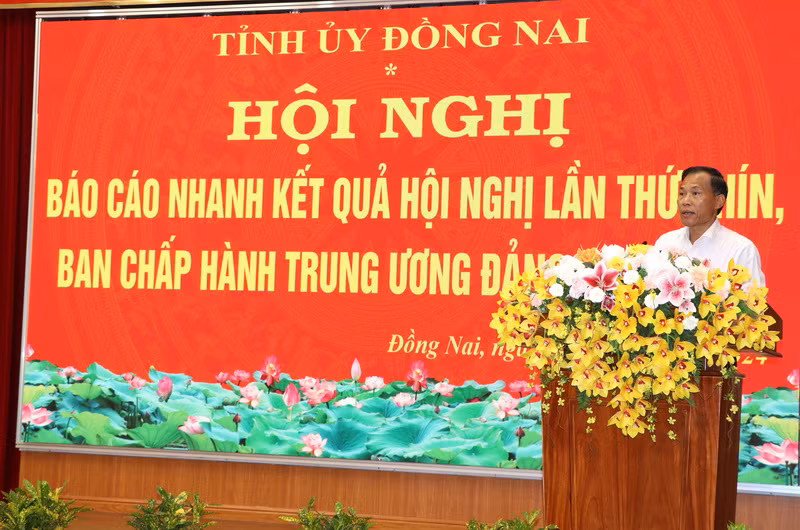 Trưởng Ban Tuyên giáo Tỉnh ủy Đồng Nai Phạm Xuân Hà báo cáo nhanh kết quả Hội nghị Trung ương 9, Ban Chấp hành Trung ương Đảng khóa XIII. Trưởng Ban Tuyên giáo Tỉnh ủy Đồng Nai Phạm Xuân Hà báo cáo nhanh kết quả Hội nghị Trung ương 9, Ban Chấp hành Trung ương Đảng khóa XIII.