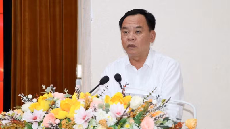 Phó Bí thư Tỉnh ủy, Chủ tịch Ủy ban nhân dân tỉnh Đồng Nai Võ Tấn Đức đề nghị các đơn thị thực hiện đúng nội dung ký kết thi công thông xe trước ngày 19/12/2025.