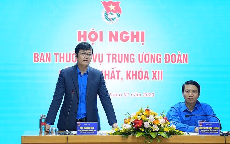 Đồng chí Bùi Quang Huy, Ủy viên dự khuyết Trung ương Đảng, Bí thư thứ nhất Trung ương Đoàn phát biểu tại hội nghị.