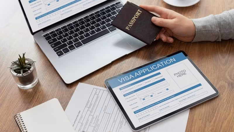 Việc chuyển đổi sang số hóa quy trình cấp visa cũng sẽ giúp những người đăng ký không phải hẹn trước tại các lãnh sự quán. (Ảnh: Freepik)