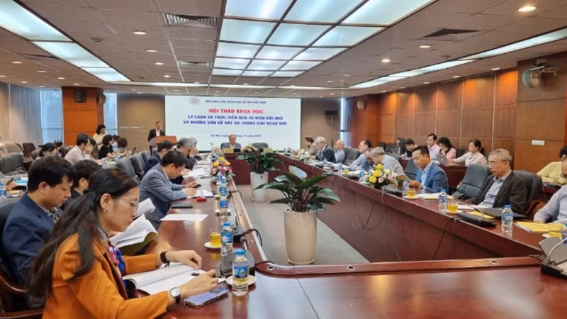 Đông đảo các nhà khoa học tham dự hội thảo.