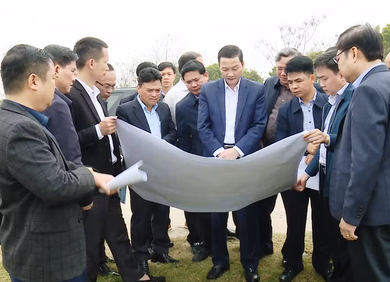 Lãnh đạo tỉnh Thanh Hóa cùng các ngành, địa phương khảo sát điểm thi công cầu Hoằng Đại trên đường vành đai 3, giảm lưu phương phương tiện giao thông qua thành phố Thanh Hóa và huyện Quảng Xương.