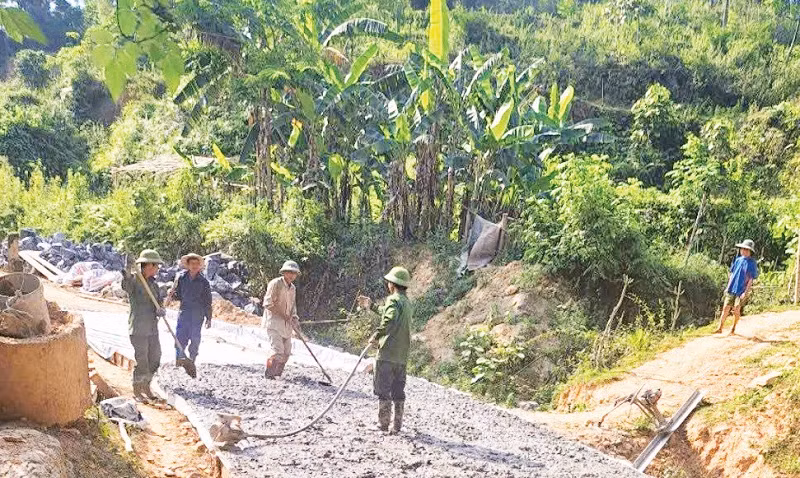 Huyện Bảo Lạc đầu tư hơn 12 tỷ đồng xây dựng đường liên xã Sơn Lộ-Huy Giáp tạo thuận lợi cho người dân đi lại, giao thương hàng hóa.