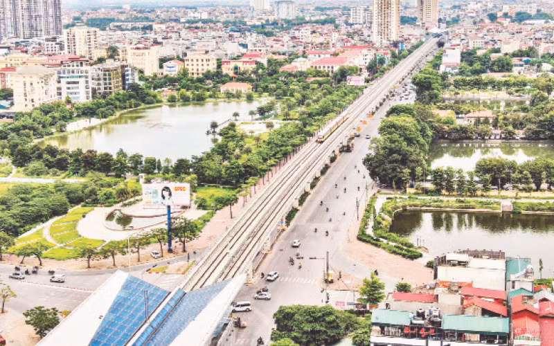 Tàu điện chạy thử trên tuyến đường sắt đô thị Nhổn-Ga Hà Nội. (Ảnh DUY LINH)