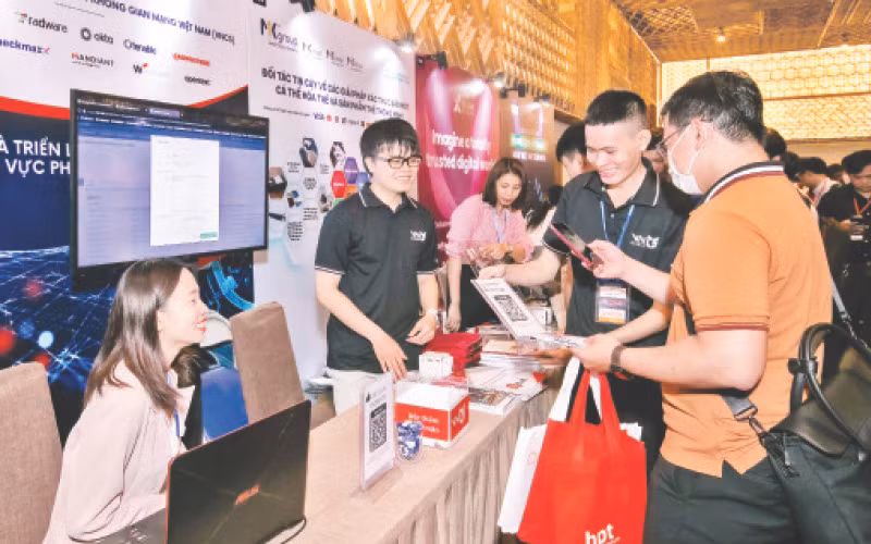  Các doanh nghiệp giới thiệu giải pháp bảo mật an ninh mạng.