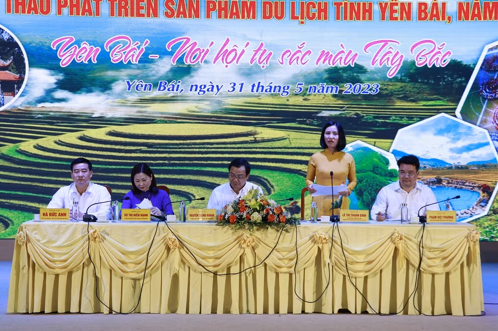 Các đại biểu tham luận tại Hội thảo.