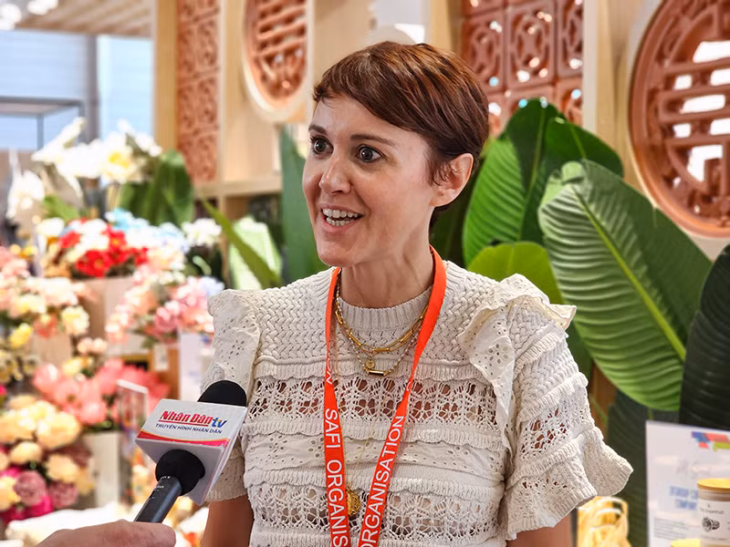 Bà Fleur Vanbésien ghi nhận sự trở lại rất ấn tượng của các gian hàng Việt Nam.