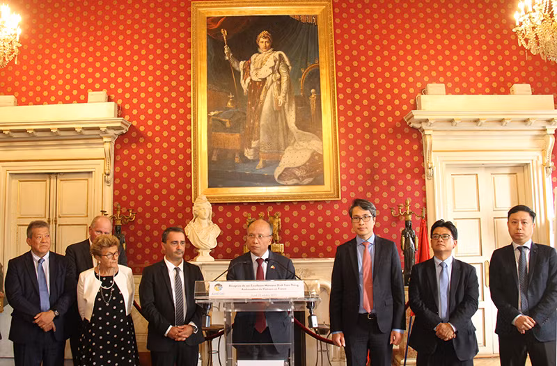 Đại sứ Đinh Toàn Thắng bày tỏ tin tưởng rằng quan hệ hữu nghị-hợp tác giữa đảo Corse và Việt Nam sẽ phát triển mạnh trong thời gian tới.