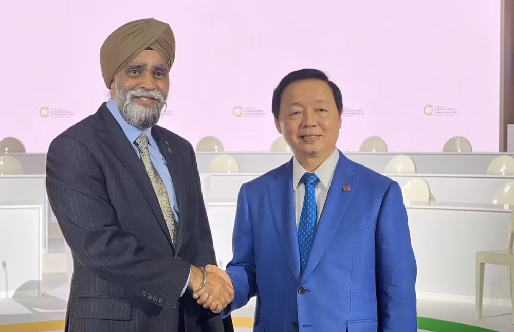 Phó Thủ tướng Trần Hồng Hà gặp Bộ trưởng Phát triển quốc tế Canada Harjit Sajjan.