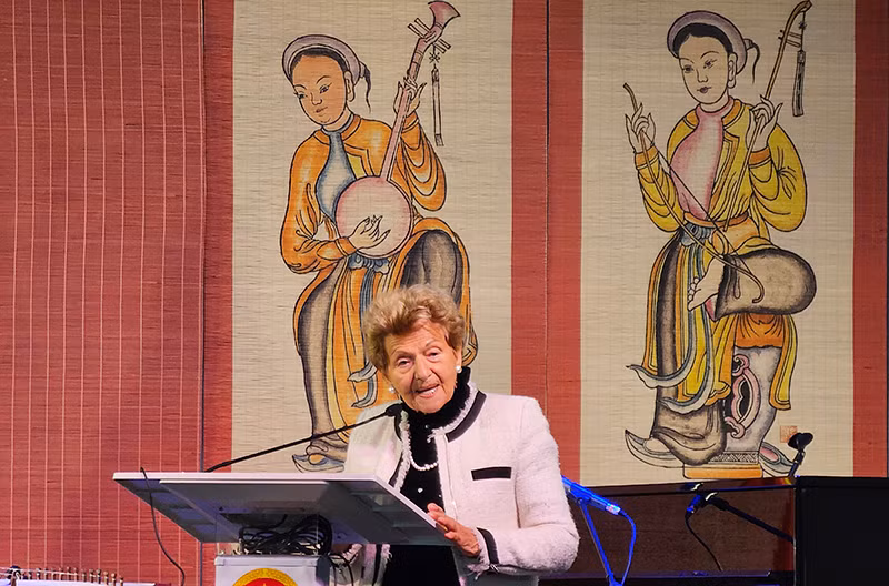 Bà Hélène Luc cho biết, sau khi Hiệp định Paris được ký kết, có nhà báo từng dự báo: 100 năm sau Việt Nam mới trở thành nước hiện đại. Vậy mà chỉ sau 50 năm, các bạn Việt Nam đã thực hiện được điều đó. (Ảnh: Minh Duy)