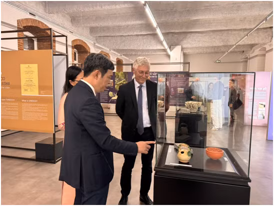 Giới thiệu di vật Hoàng thành Thăng Long tại Triển lãm “Từ lòng đất đến bảo tàng: Hành trình của hiện vật” tại Toulouse.