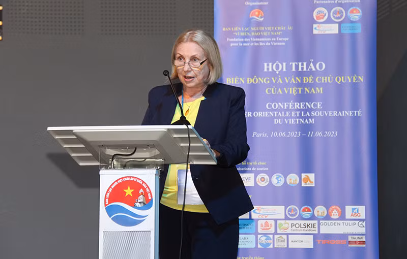 Bà Malgorzata Pietrasiak, Giáo sư Đại học Lodz ở Ba Lan, đánh giá cao chiến lược bảo vệ Tổ quốc của Việt Nam trong tình hình mới. (Ảnh: MINH DUY)