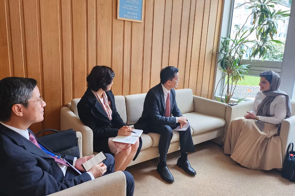 Thứ trưởng Ngoại giao Hà Kim Ngọc gặp Chủ tịch Ủy ban Di sản Thế giới Haifa Al Morgin.