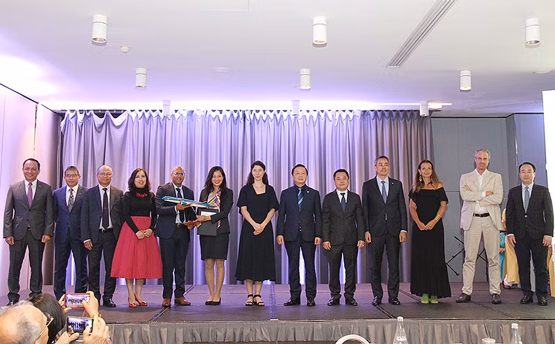 Vietnam Airlines đã phát huy hiệu quả vai trò là cầu nối hàng không, hỗ trợ thúc đẩy quan hệ hữu nghị hai nước Việt-Pháp ngày càng tốt đẹp hơn. (Ảnh: Khải Hoàn)