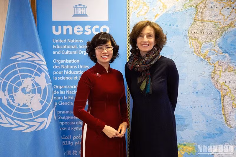 Tổng Giám đốc UNESCO Audrey Azoulay đánh giá cao những đóng góp tích cực của Đại sứ Lê Thị Hồng Vân trong nhiệm kỳ công tác tại Pháp. 